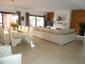 The Penthouse, Manilva